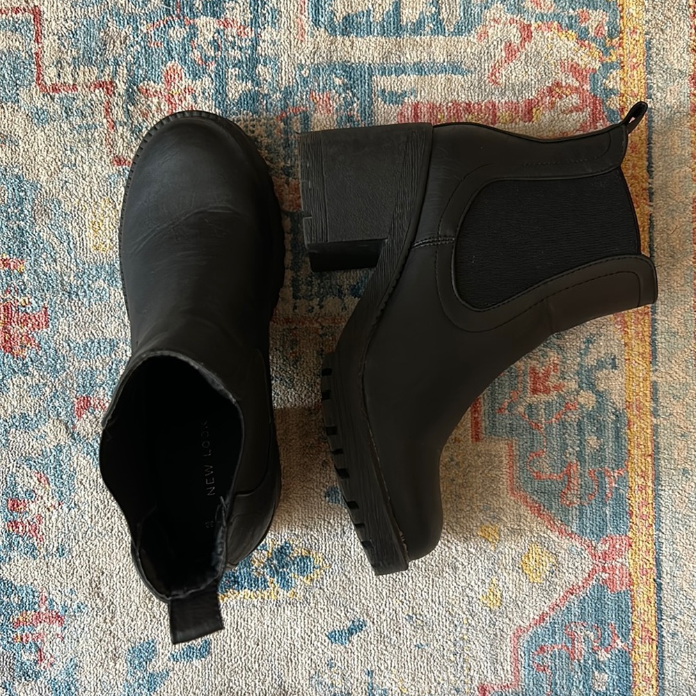 Women’s Chunky Heeled Chelsea Boot